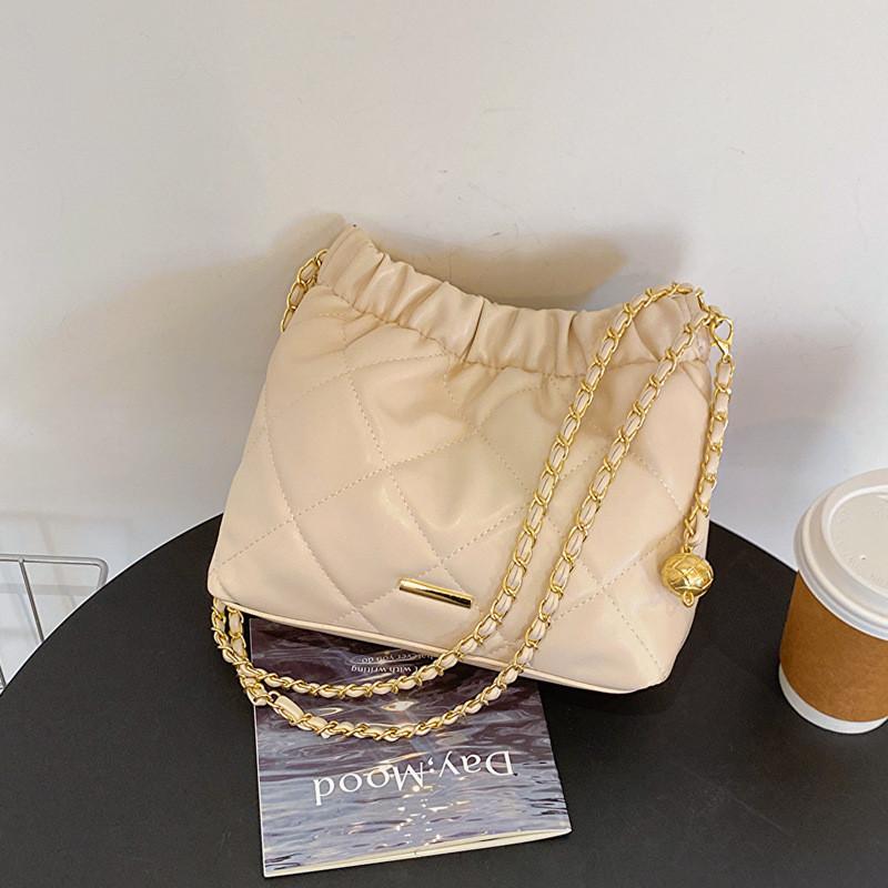 

Trendy Urban Minimalist Tote Bag With Stitching Details In Black Yellow Or Beige білий