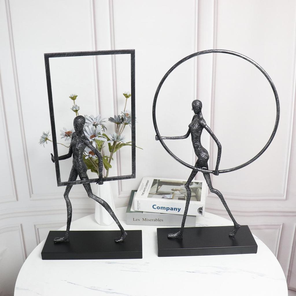 Abstrakte Schwarze Figur mit Ringen - Moderner Dekorativer Akzent für Zuhause oder Büro