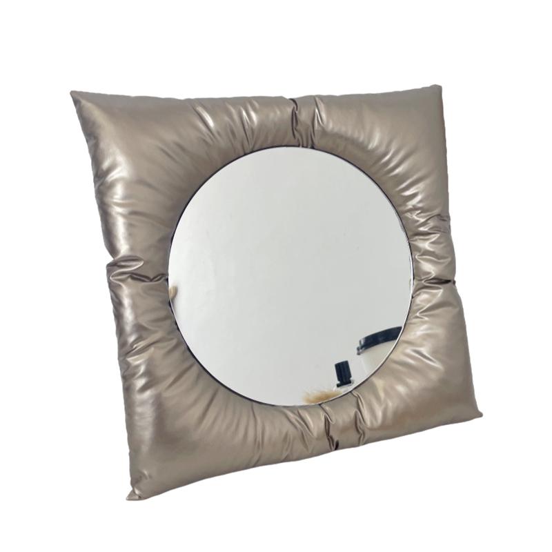 

Настенное квадратное зеркало для макияжа - Зеркало в металлическом стиле, дизайн подушка , Креативный настенный декор в стиле инс для дома, спальни, ванной комнаты, туалетного столика 32X32X5CM коричневый