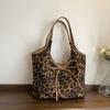 Fashion leopard print shoulder bag women's autumn and winter new simple retro women's bag versatile casual tote bag