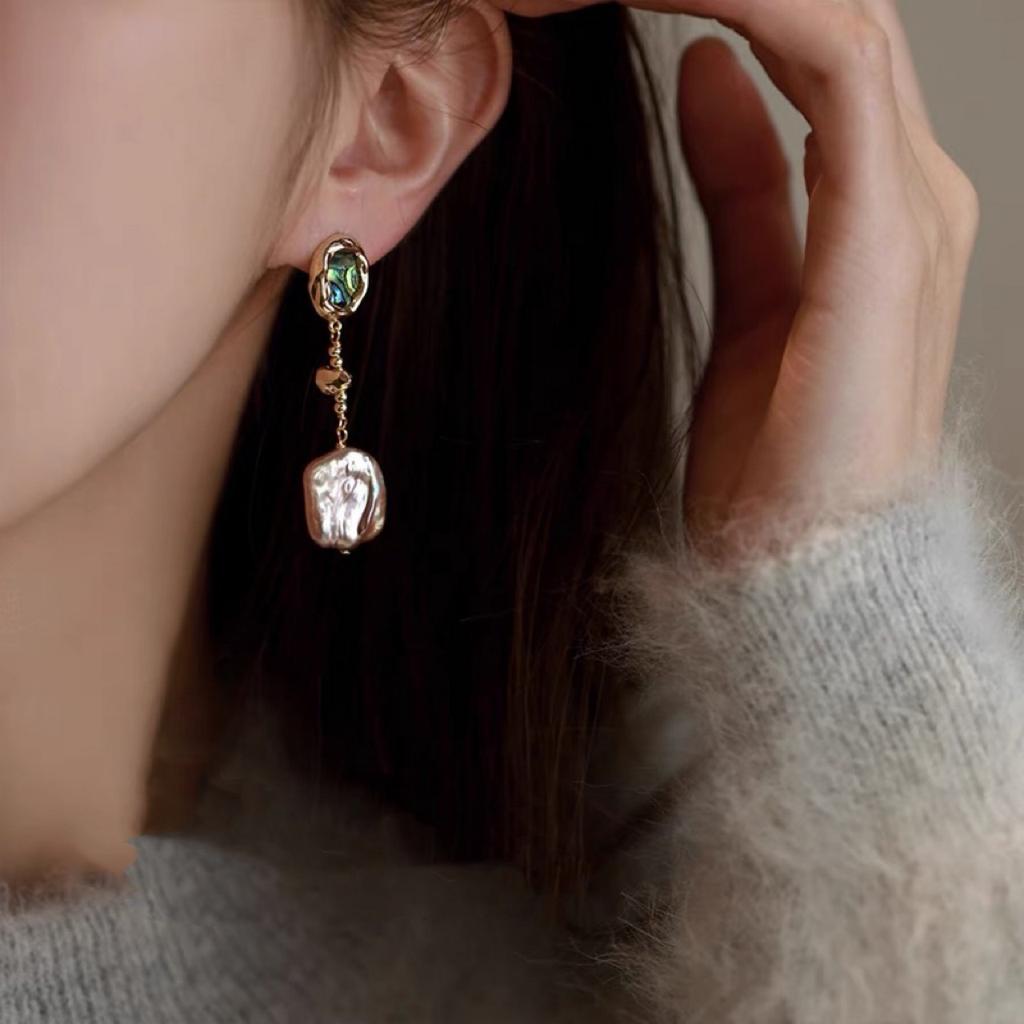 Natural oil painting texture baroque light pink purple pearl earrings French retro fashion niche design stud earrings women