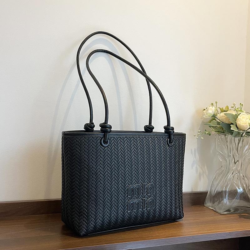 

Large-capacity bags women s versatile new casual simple shoulder bags are now popular commuter tote bags чёрный