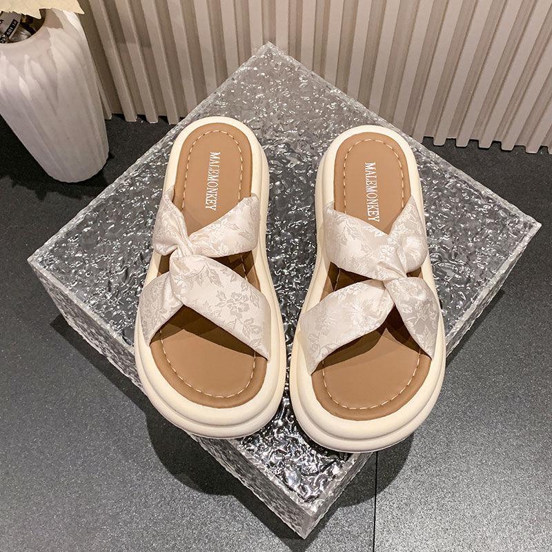 Cool slippers women's summer wear 2025 new high-end with skirt platform beach sandals fashion pregnant women one-word