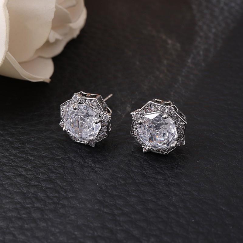 

Personalized design, exquisite earrings, micro-set diamonds, round diamonds, handmade DIY studs, fashionable and high-end earrings. білий