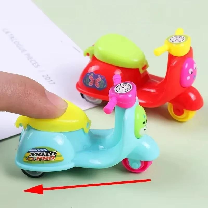1 ks Náhodné Mini Odrazové Auto Hračky Simulace Motocyklu Natahovací Auto Hračka pro Děti Narozeninová Oslava Favorek Inerční Motocykl-Hračky