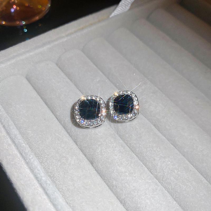 "High-End Luxury Drop Necklace and Earrings Set - European and American Niche Versatile Jewelry"