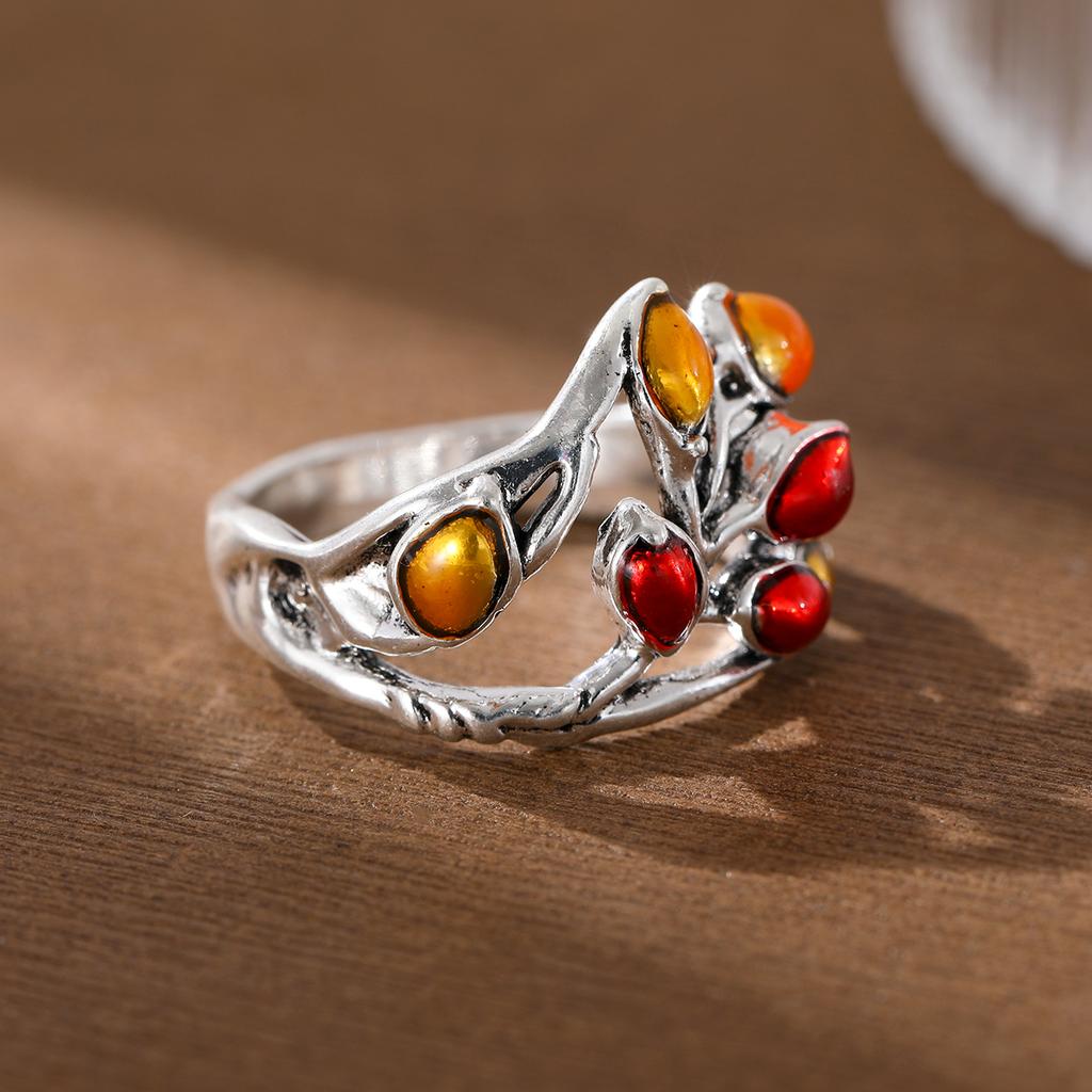 A retro inlaid two-color artificial gemstone ring made of copper, suitable for both daily wear and date occasions.