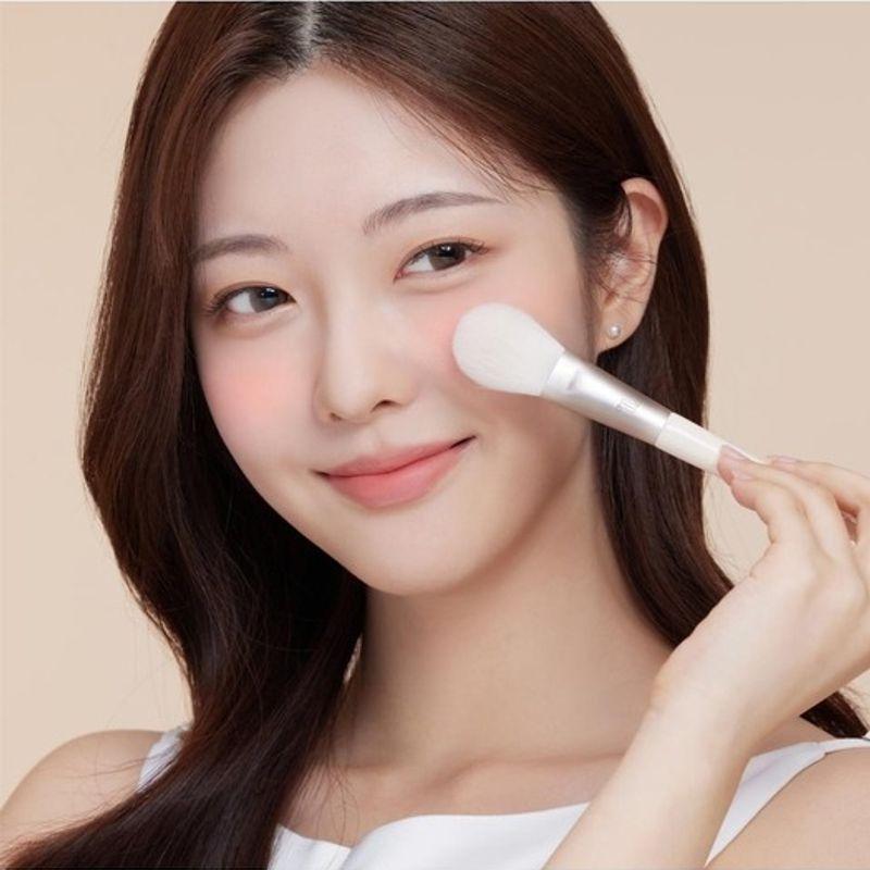 

Tulip Point Blusher Brush