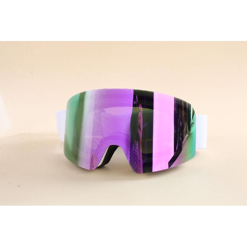 Double-layer anti-fog ski goggles, essential for skiing, offering wind and sand protection, UV protection, and snow blindness prevention, suitable