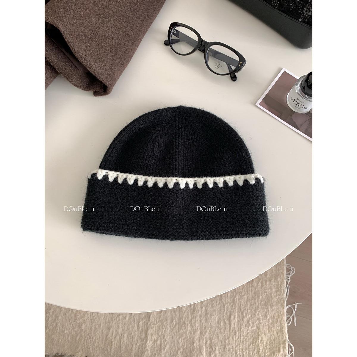 

Double inin Korean version of simple college style splicing contrasting color knitted hat women s warm wool hat Head circumference: 54-60cm чорний
