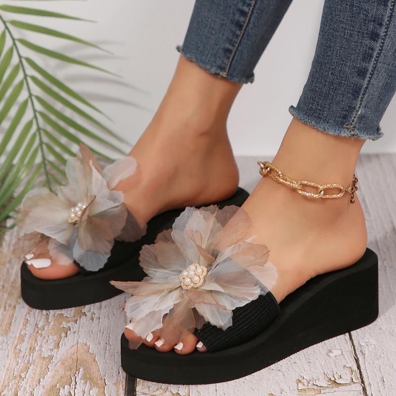 Fashion Lace Flower Decoration Beach Slides Women 2025 Summer Pearl Decoration Bohemia Wedge Heels Slippers Comfortable Non Slip Shoes