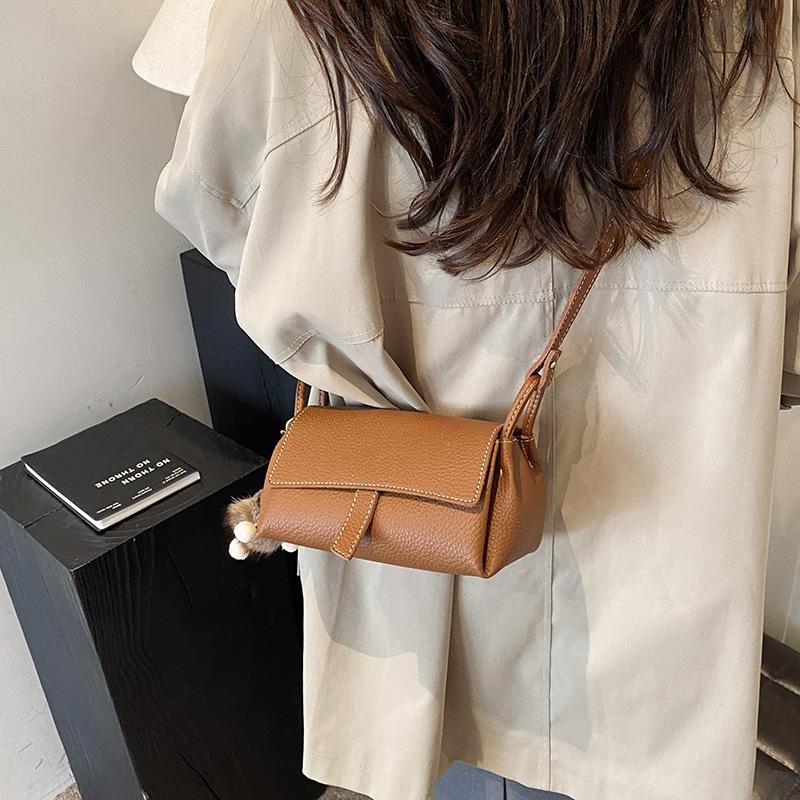 High-end small bag women's autumn 2025 new niche design versatile messenger bag popular this year small square bag