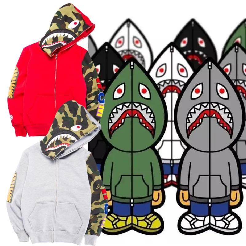 Sweat à capuche zippé tendance camouflage requin pour hommes et femmes, confectionné dans un tissu confortable en mélange de coton.