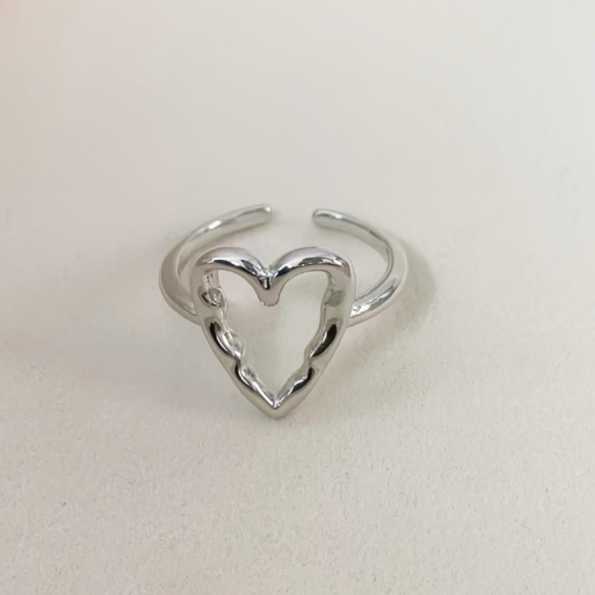 Hollow Heart Ring: Women s Retro Adjustable Fashionable Cold Style