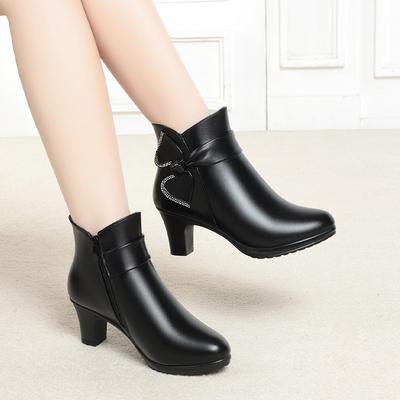 Mom Shoes Autumn and Winter Soft Leather Cotton Shoes, New Short Boots Thick Heel Velvet Boots Bow    and Elderly Women's Shoes