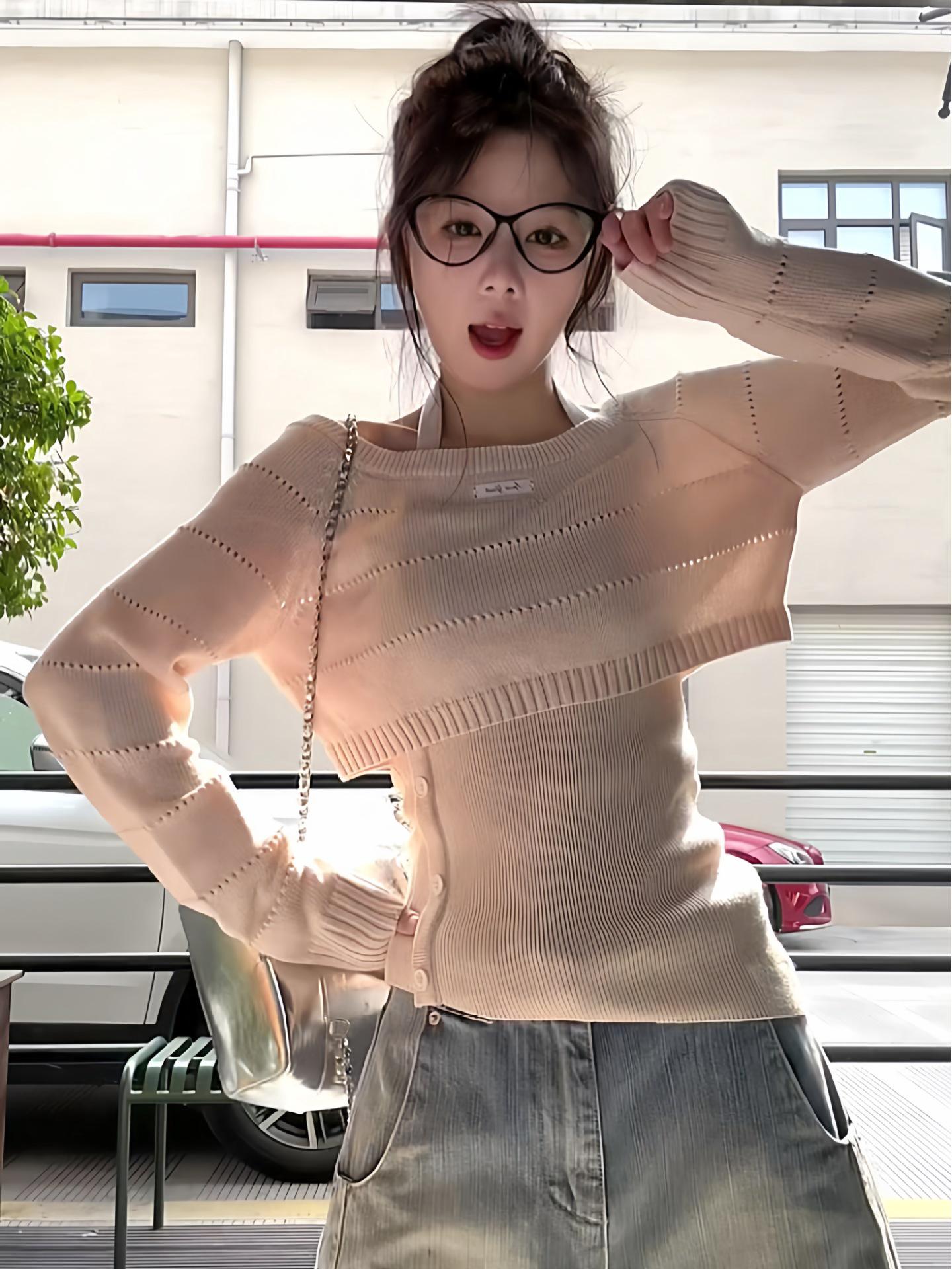 

Korean Style Slimming Halter Vest & Knitted Hollow-Out Sweater Set S