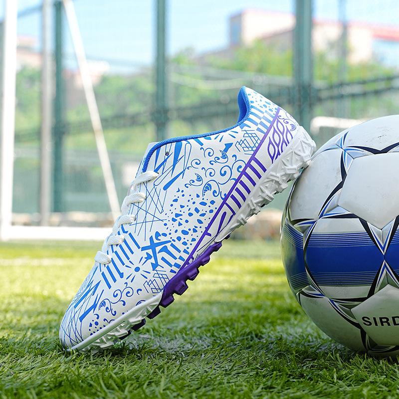 New adult boys and girls, primary and secondary school students football shoes training rubber broken nails long nails low top