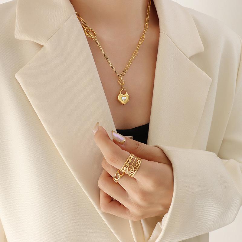 Korean Internet Celebrities With The Same Niche Design Thick Chain Ot Buckle Glass Crystal Stone Peach Heart Variety Of Wearing Method Necklace Women