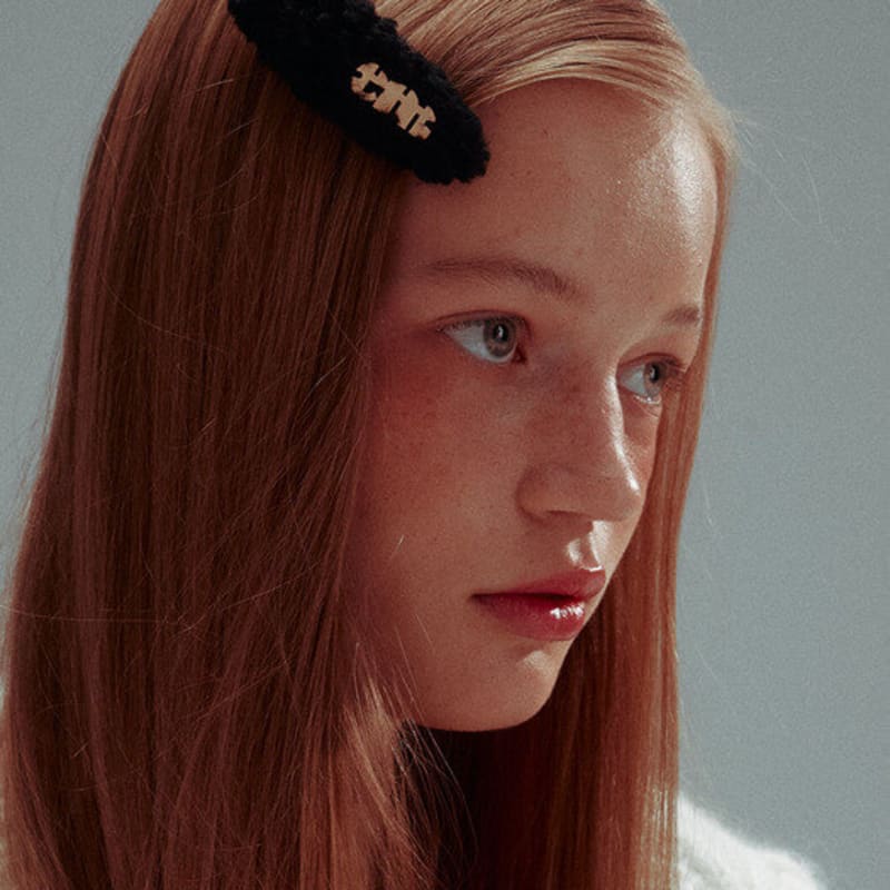 Elizabeth Moments Oval Furry Velvet Hair Pin