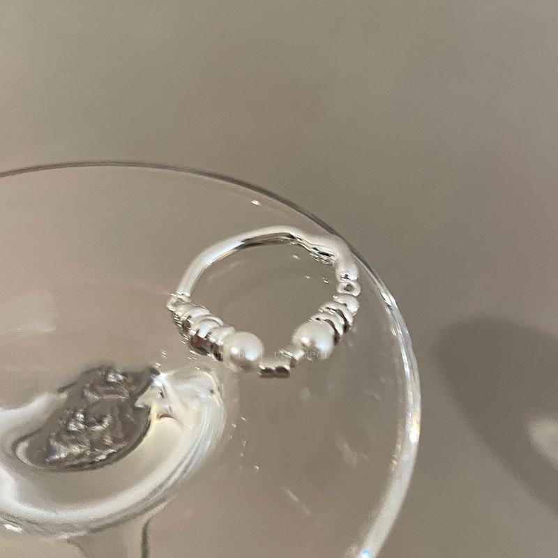 Luxurious Lightweight Copper Ring For Women Featuring A Unique Geometric Style