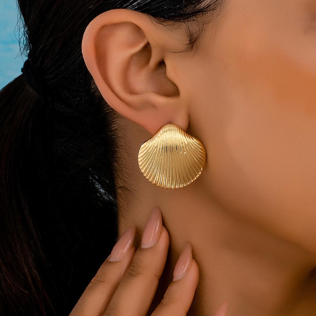 1 Pair of Vintage Textured Shell Thread Earrings