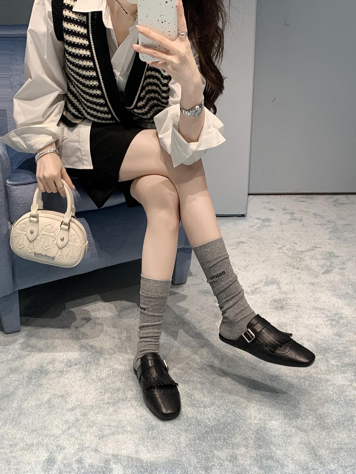 

Grape mother has the same style in stock~ Calf pattern versatile retro Brock engraved tassel buckle with Muller half-drag girl 35