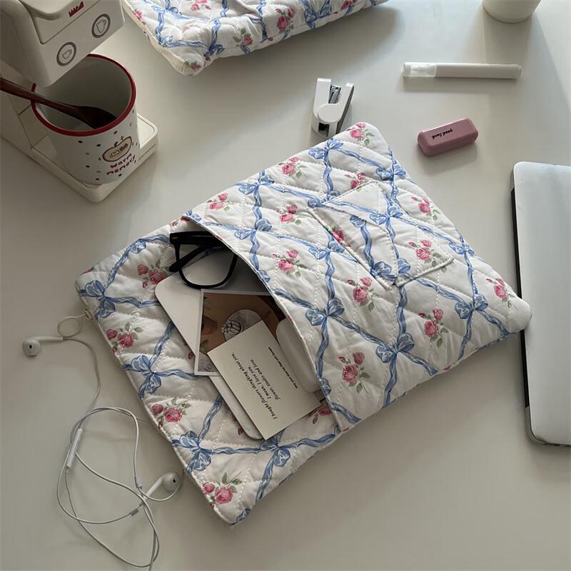 Li Shen Fresh Floral Laptop & Tablet Sleeve for Women