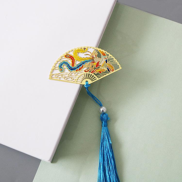Aesthetic Metal Lucky Clover Bookmark with Tassel Set Exquisite Retro Floral Brass Bookmark for Book Creative Design Book Tab