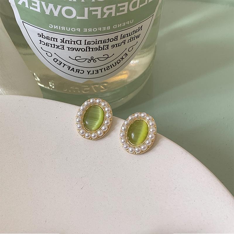 """Florence"" Vintage Perlen- und grüner Katzenaugenstein Ohrclips - Elegante, vielseitige Ohrringe für Frauen ohne durchstochene Ohren"