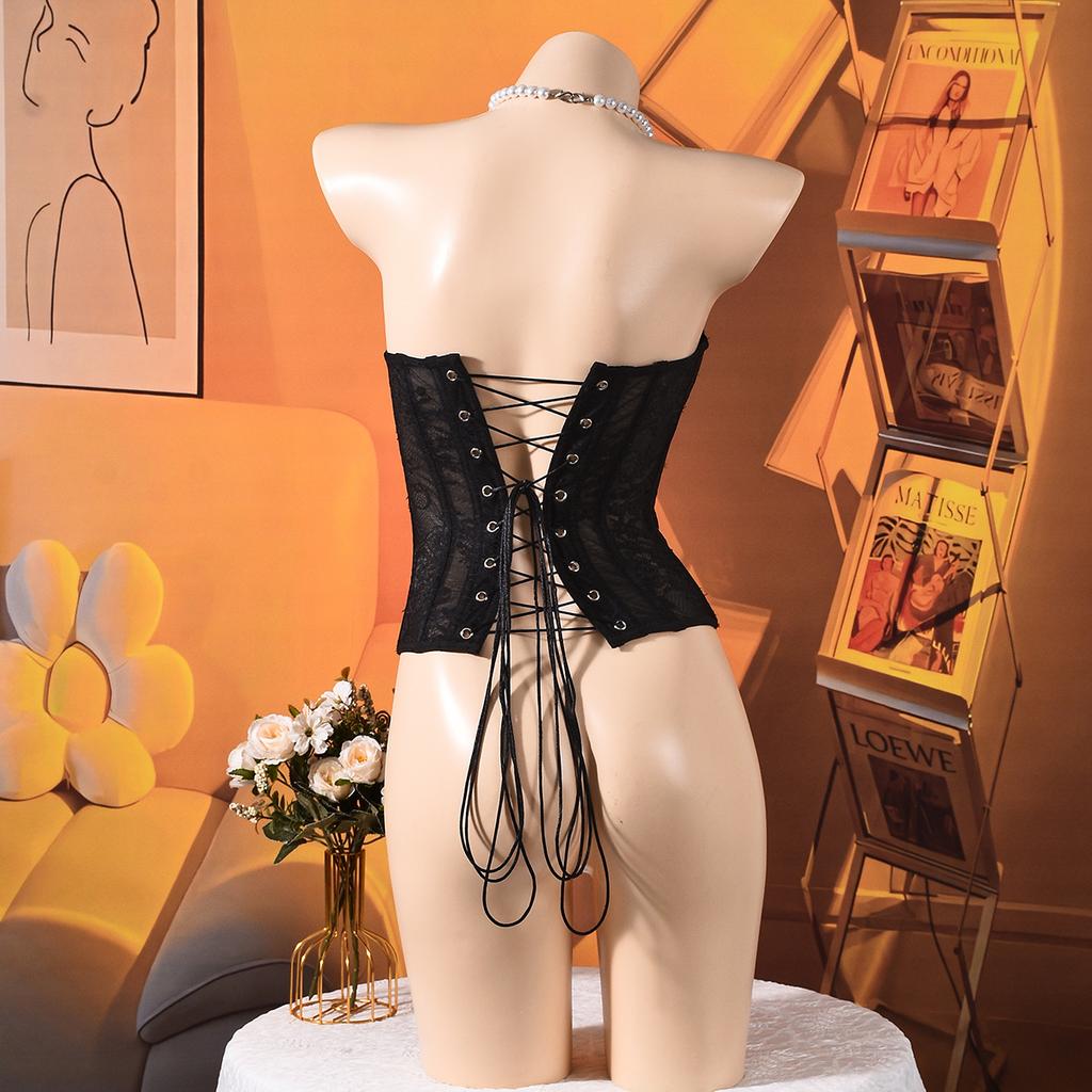 Corsete, îmbrăcăminte de damă la modă și elegantă