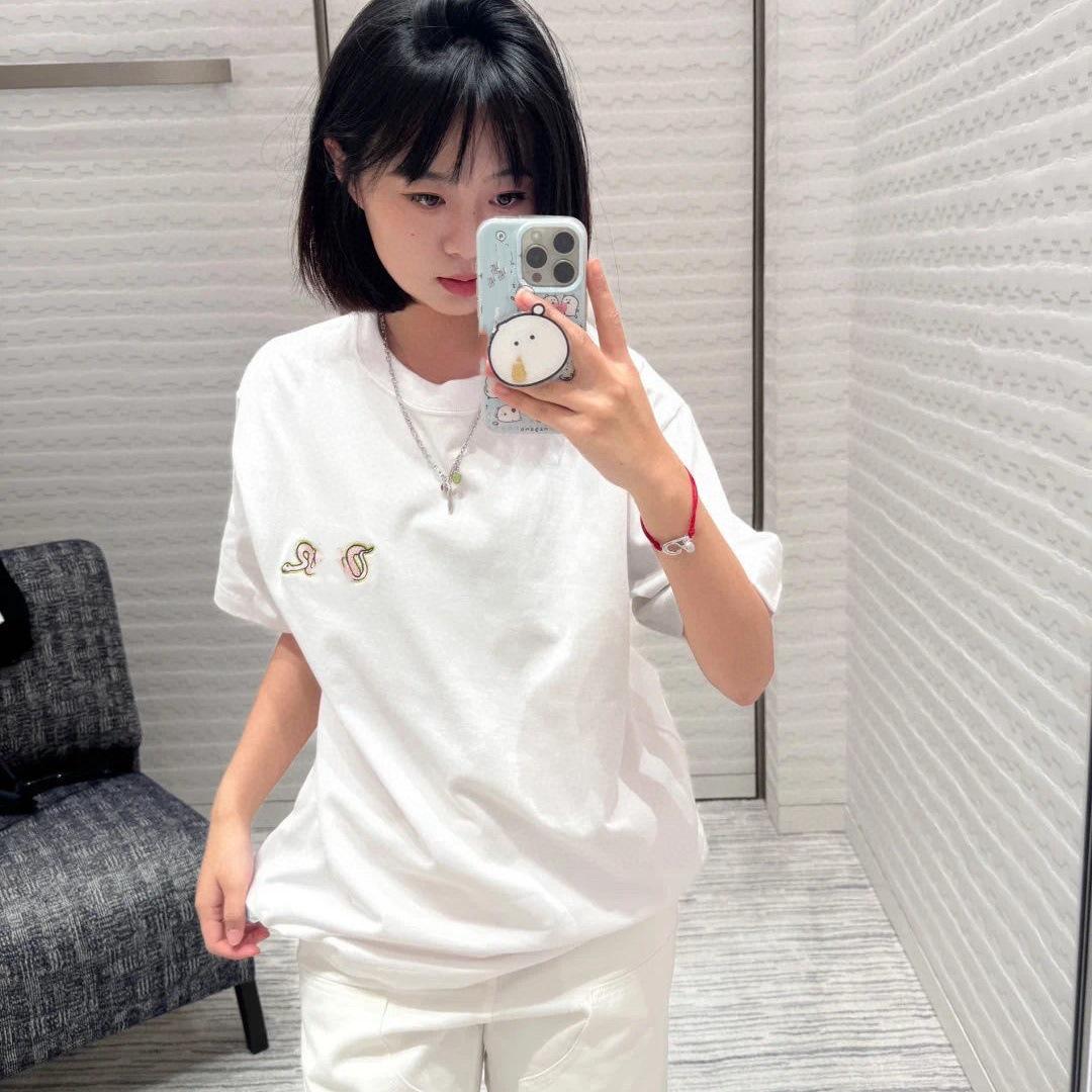 

DO Family Year of the Snake Co-Branded Snake Embroidery T-Shirt Unisex S білий