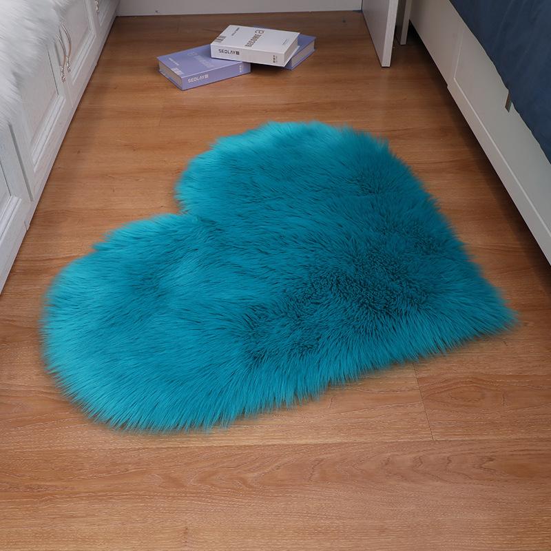 Heart-Shaped Plush Imitation Wool Rug and Cushion for Living Room or Bedroom