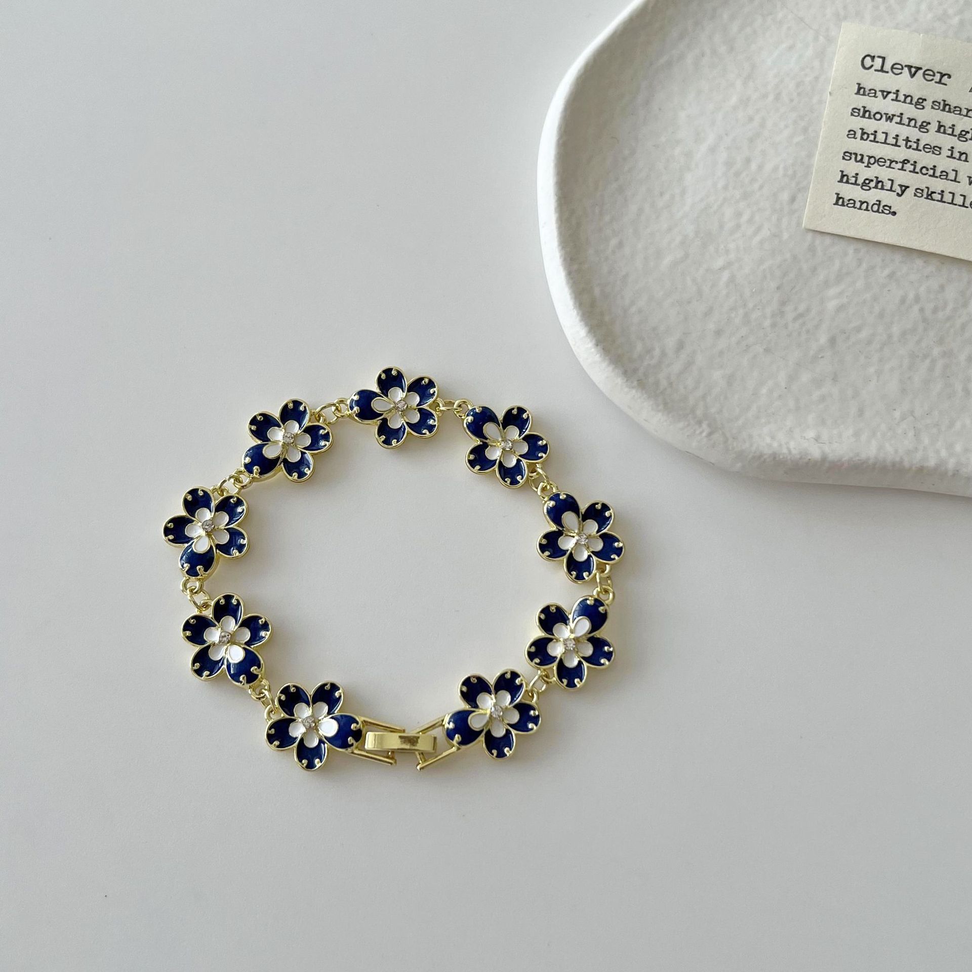 

Romantic Retro Simulated Blue White Flower Conch Glaze Splicing Bracelet for Women Boho Temperament Zircon Accessories Gifts