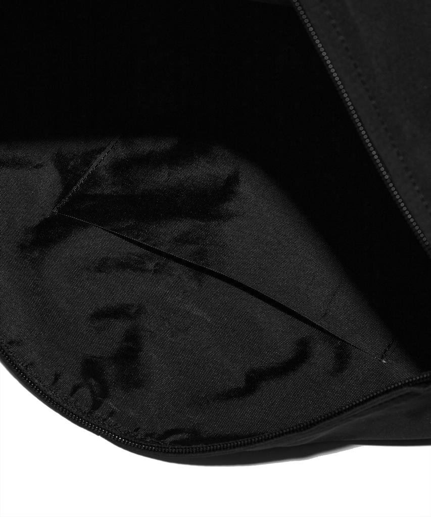 Suade Halfmoon Cross Bag [Black]