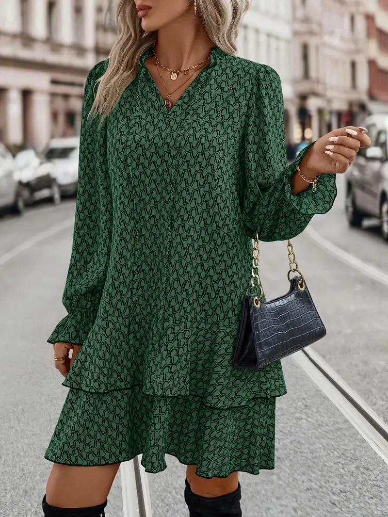 

Elegant Women s V-Neck Print Dress with Flared Sleeves and Ruffles M зелений