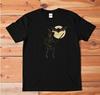 Maglietta Strega Scheletro | T-shirt Grafica Gotica per Halloween con Scopa, Pipistrello e Luna