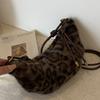 2025 New Leopard Print Plush Bag Fashion Shoulder Bag Commuter Messenger Bag Lazy Temperament Croissant Bag Armpit Bag