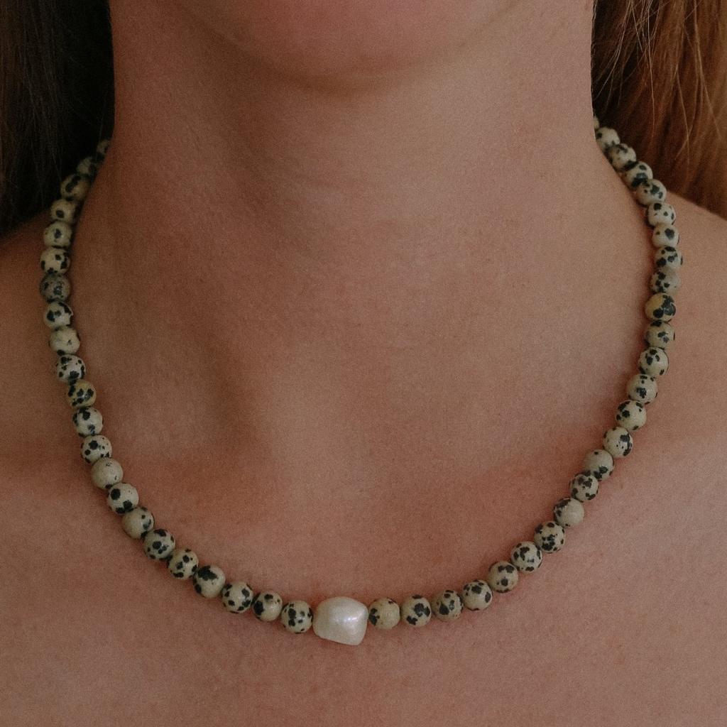 Collana con Catena per la Clavicola con Ciondolo in Perla a Contrasto, Perline di Pietra Maculata, Stile Retro Letterario e Artistico, Tendenza Unica