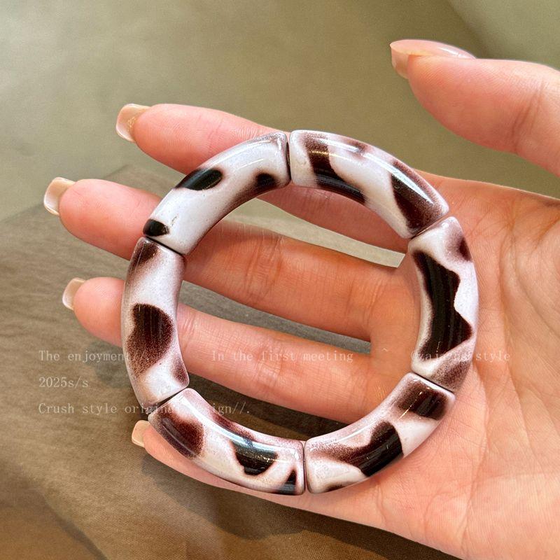 Fashion Item! Vintage European and American Leopard Print Resin Bracelet for Women, 2026 New Style, Unique and Niche, Exaggerated Jewelry