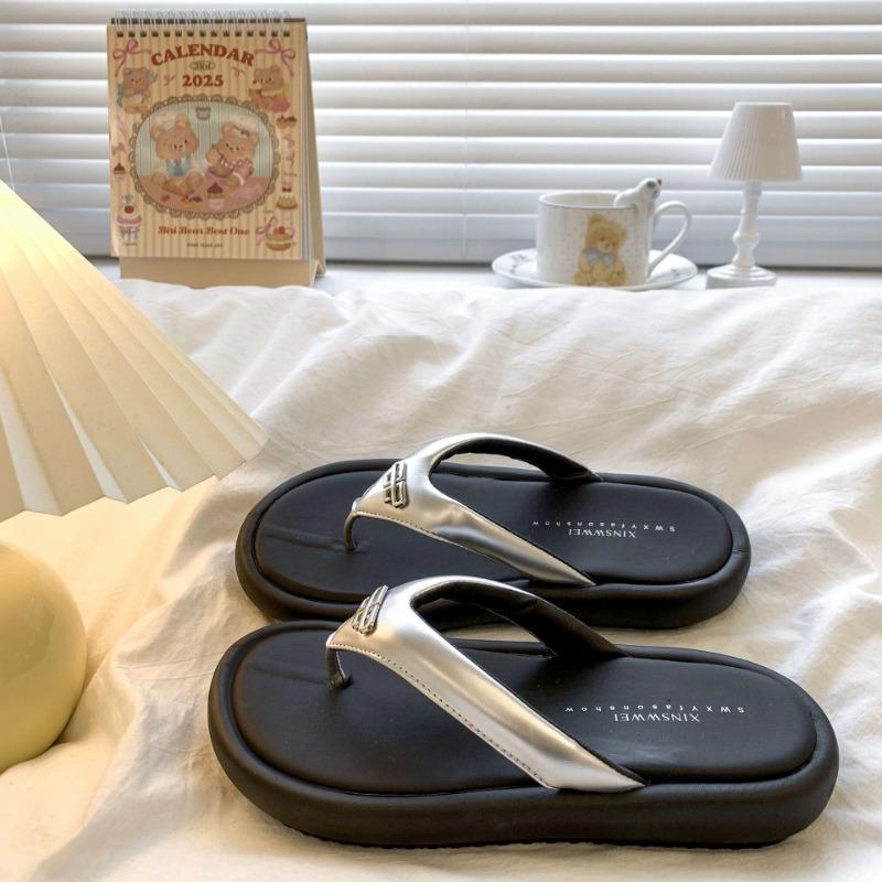 Silver high-end flat-bottomed flip-flops women wear summer new beach vacation cool slippers