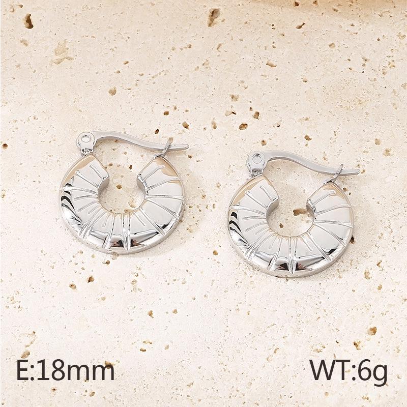 18K Gold U-Shaped Shell Pearl Stainless Steel Stud Earrings with Textured Design