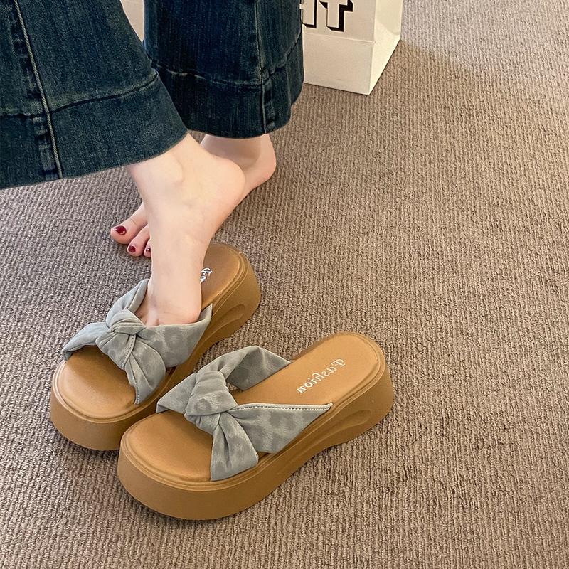 Fashion Shoes House Slippers Platform Slides Summer Clogs Woman Fashion Pantofle Beach Luxury 2025 Slippers Casual Summer Women's Shoes