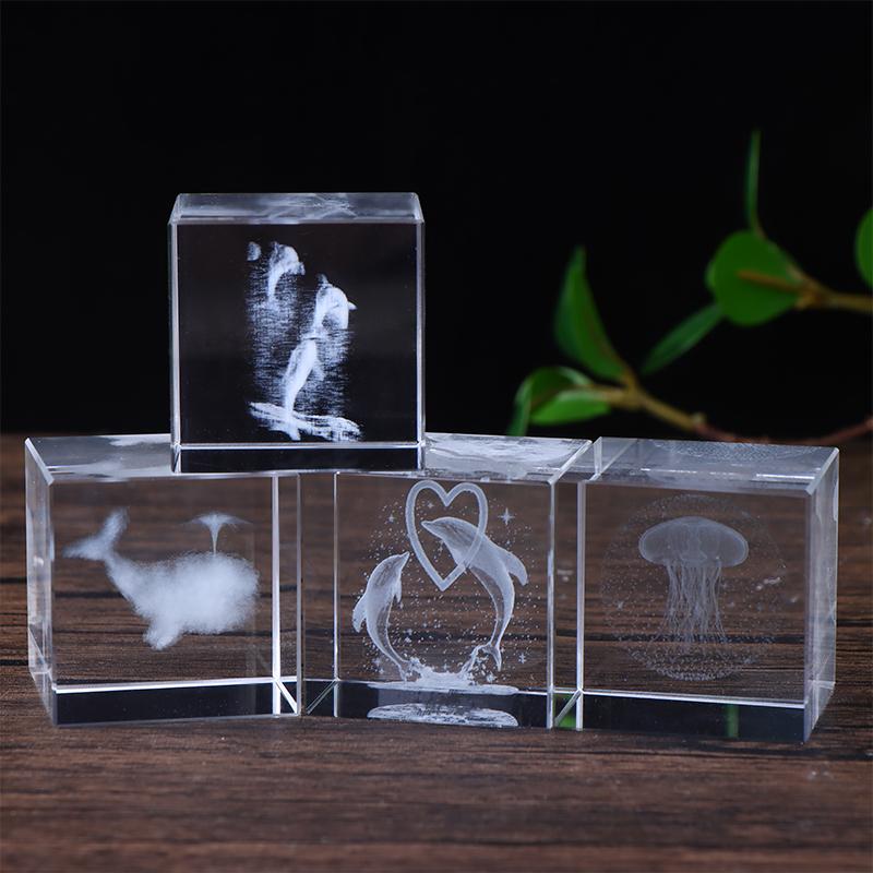 4cm Crystal Art Cube Paperweight - 3D Inner Carving Moon/Heart Galaxy Float Suspension Decor,Desktop Ornament Gift for Women/Men