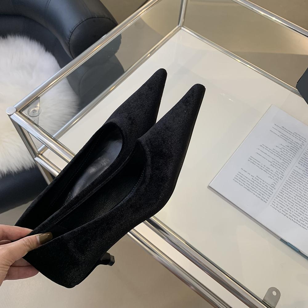 

Модные туфли-лодочки с острым носком для женщин 2024 года, новые поступления, неглубокие туфли без застежек на тонком среднем каблуке из атласа, модные туфли-лодочки для офиса, женские, черные, 35-39 5.5