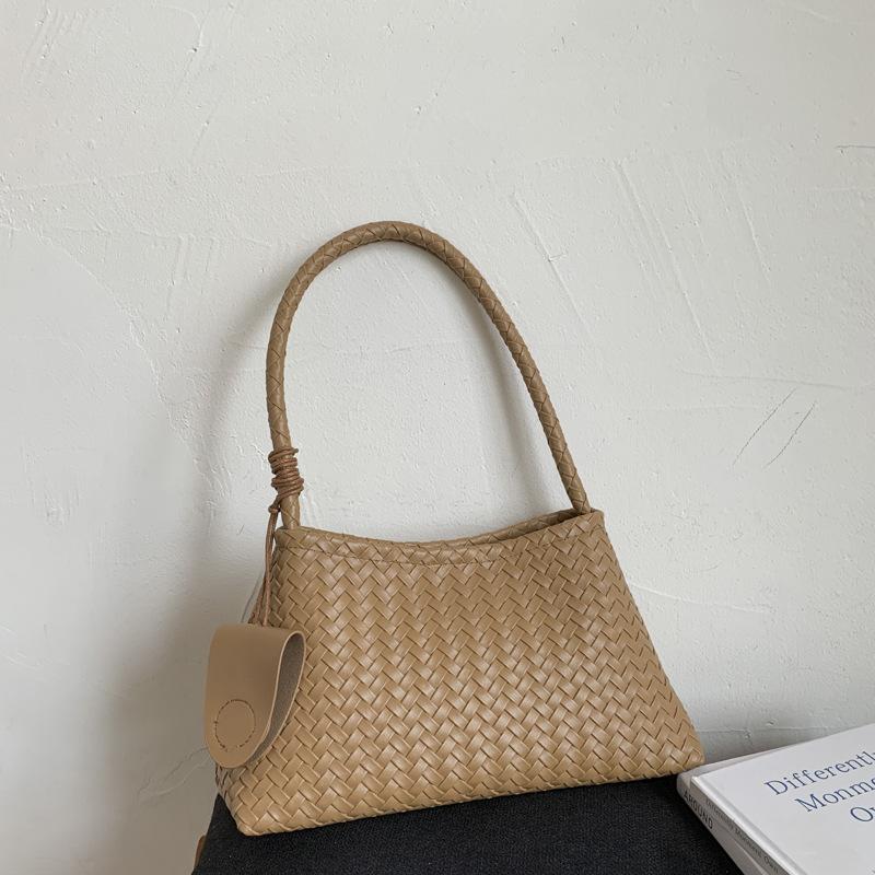 Premium Texture Light Luxury Woven Pattern Underarm Bag Women's 2025 New Temperament Portable Shoulder Bag Commuter Bucket Bag