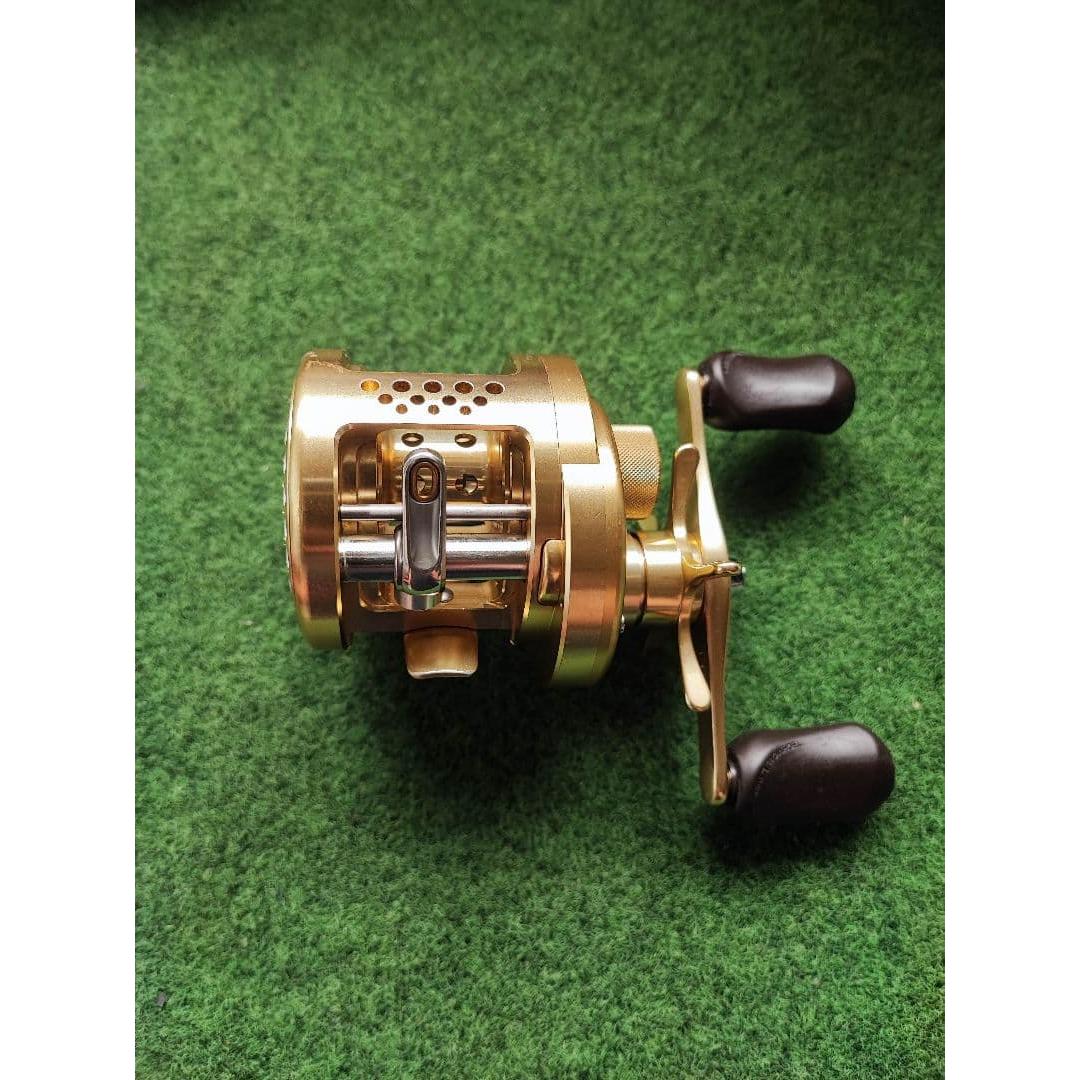 Used Shimano Calcutta Conquest 201 RH441 Bait reel left handle