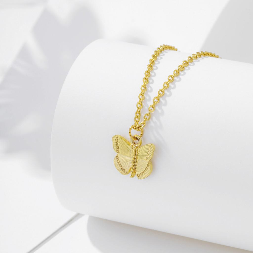 Beautifully Alloy Crafted Moon And Leaf Pendant Necklace With Dazzling Embellishments Rhinestone