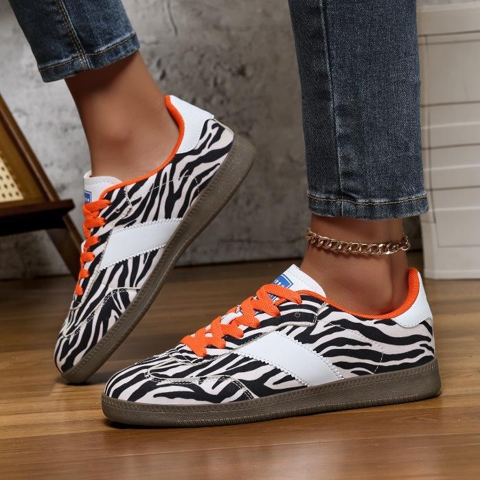 Summer and autumn leather surface German training shoes leopard print casual flat baseplate shoes light travel shoes sports