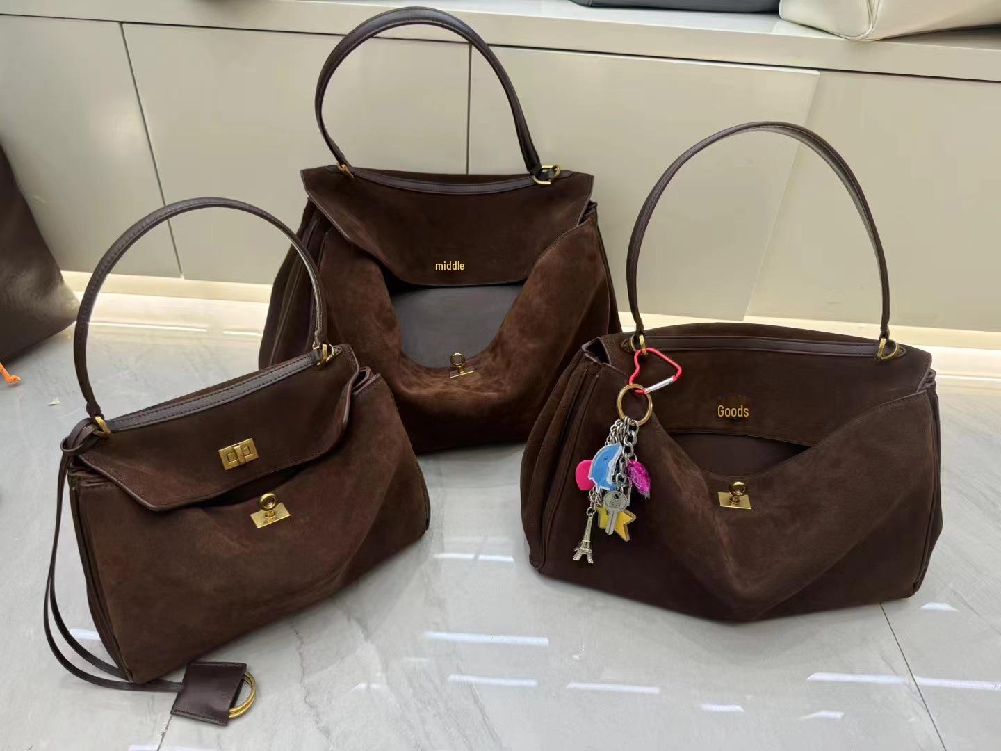 

Роскошная сумка-тоут Rodeo Suede Frosted Tote от B: Большая сумка и кроссбоди в европейско-американском стиле Medium 35x23x11 cm