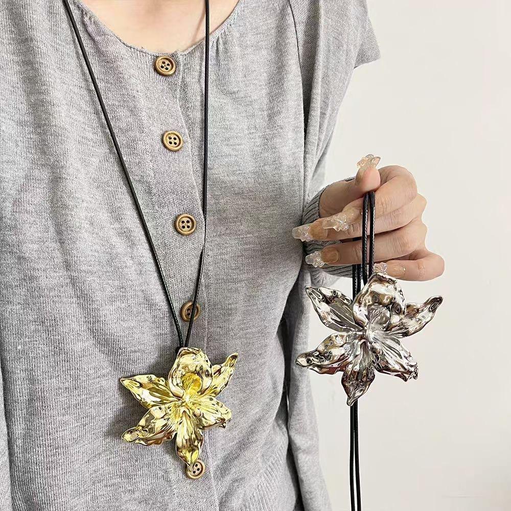 Tooxika Exaggerated Metal Large Flower Pendant Necklace Light Luxury Temperament Leather Rope Long Sweater Chain